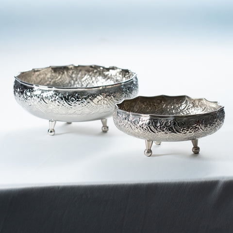 Footed hammered Bowl - بولة تقديم